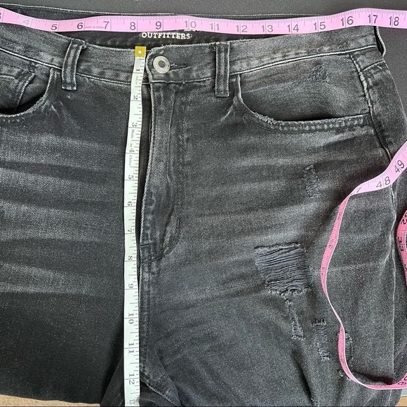 American Eagle Jeans Women 12 Short mom jean Distressed washed black raw hem CL - Picture 6 of 10